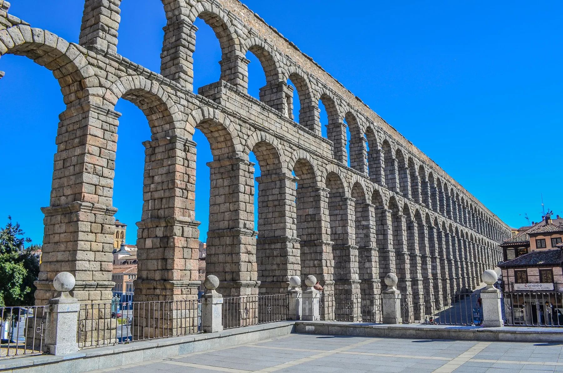 Private Tour: Avila with Walls and Segovia Full Day Tour with Gastronomic Lunch