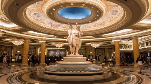 Las Vegas: The Strip's Celebrity Chefs Tour or Downtown Food Tour