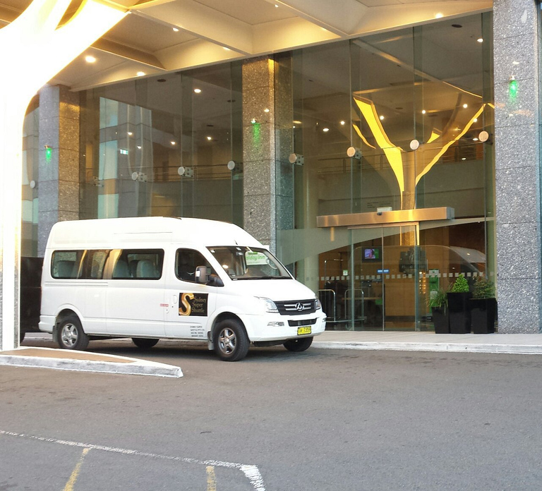 Sydney: Transfer Between Airport & Hotels or Cruise Terminal