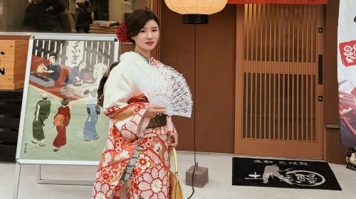 Kyoto Arashiyama Hana Feather Kimono Experience with Photography, Kiyomizu-dera Kimono Reservation, Sagano Scenic Railway, Chinese Service Available, Multiple Outfit Options