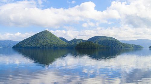 1-day tour to Usuzan Ropeway + Lake Tōya + Lake Shikotsu in Hokkaido, Japan