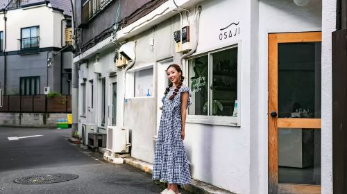 Trip Moments in Kobe, Japan[A local professional photographer will accompany you for a 1-hour photo shoot. You'll receive the photos within 7 days, including over 100 digital copies of all shots.]