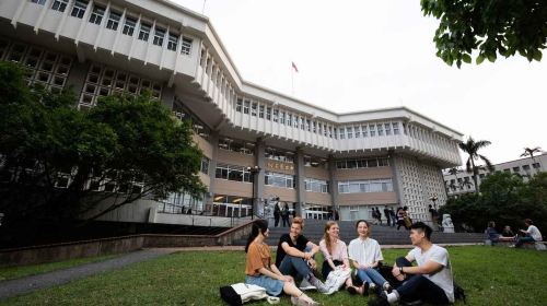 National Taiwan University + National Chengchi University + Maokong Gondola "Academic Scenic Line" One-Day Light Tour Day Tours