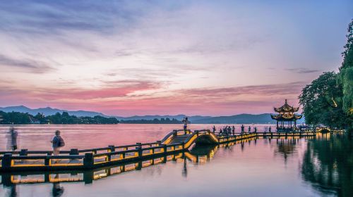 Hangzhou Highlights Half-Day Tour – West Lake, Leifeng Pagoda