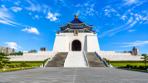 Classic shared day tour to Taipei 101 + Jiufen at night with free bubble tea included