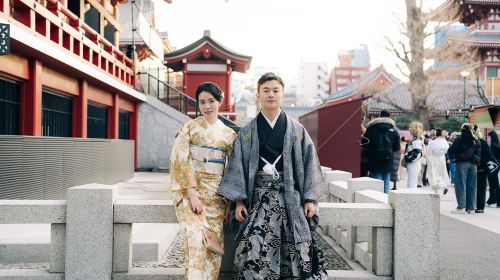 Kyoto first kimono experience with photoshoot at Kiyomizu-dera, Tokyo Asakusa Temple kimono reservation photography, Gion Chinese service available with multiple outfit options