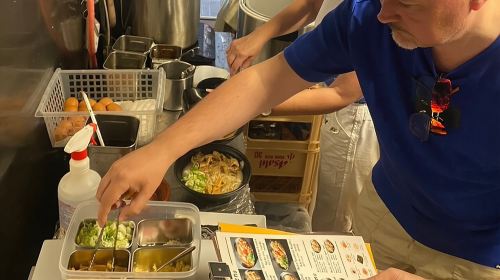 Easy Ramen making experience in Kabukicho, Shinjuku