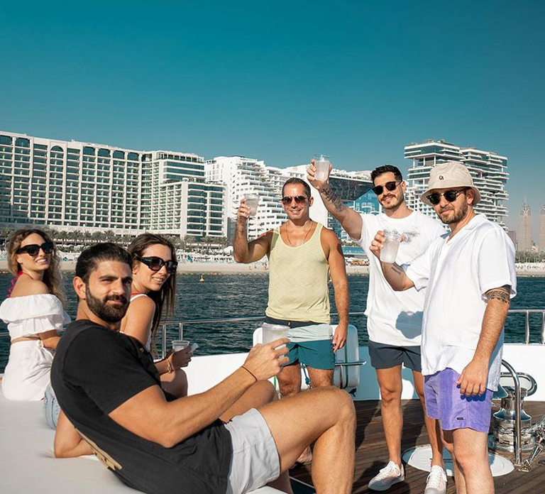 Luxury Yacht Dubai: Private Yacht Tour 118ft
