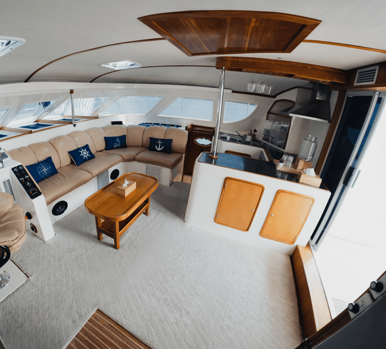 Abu Dhabi Catamaran Cruise: 2hr trip