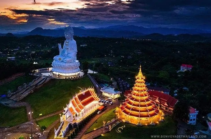 Join Tour Hot Spring & White Temple & Blue Temple & Huay Pla Kang Temple