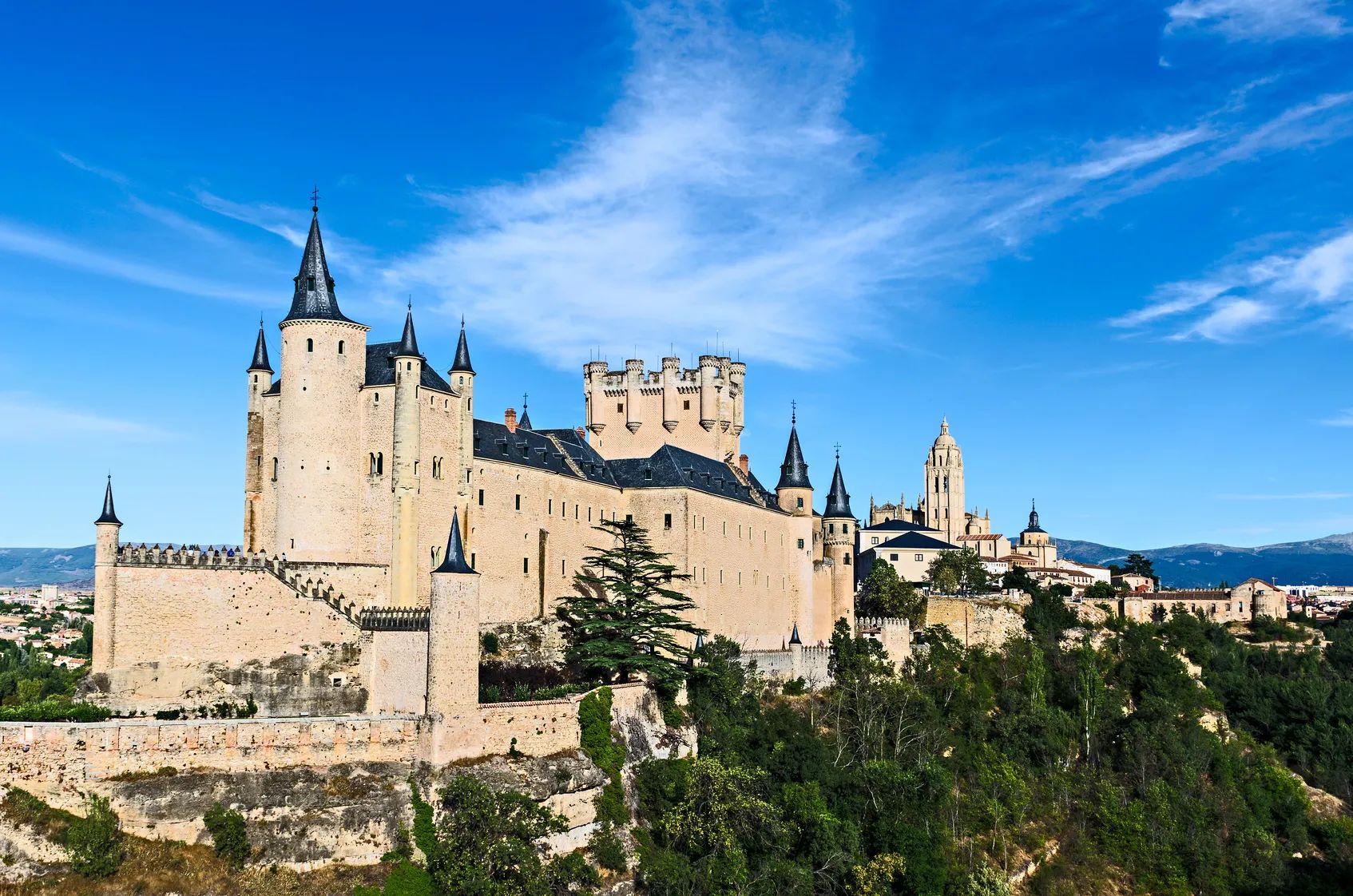 Private Tour: Segovia Half Day Tour with Guided Visit in the Cathedral and the Alcazar