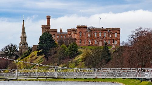 Full-Day Private Tour to Urquhart Castle Loch Ness and Inverness Day Tours