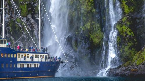 Milford Sound / Piopiotahi Day Tour in New Zealand – Realnz/Southern Discoveries/Optional Transfers