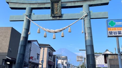 Solo friendly 1-day tour from Tokyo to Mount Fuji – outlet shopping