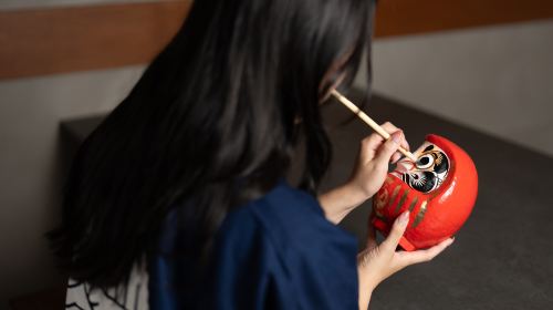 [Osaka] Traditional Daruma Painting Experience: Lucky Charm Making