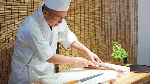 Tokyo Sushi Making Class in Tsukiji with Professional Chef