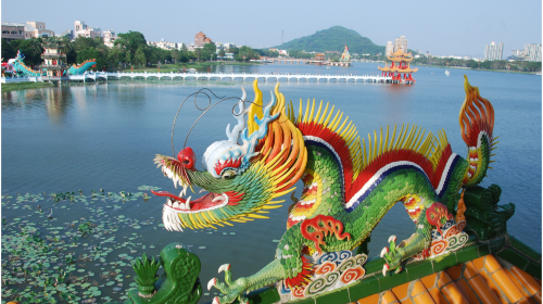 Kaohsiung Fo Guang Shan Buddha Memorial Hall + Lotus Pond + Qishan Old Street + Pier-2 + Xiziwan 1-day tour
