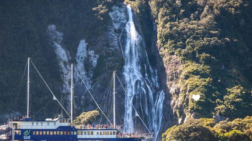 Milford Sound / Piopiotahi Day Tour in New Zealand – Realnz/Southern Discoveries/Optional Transfers