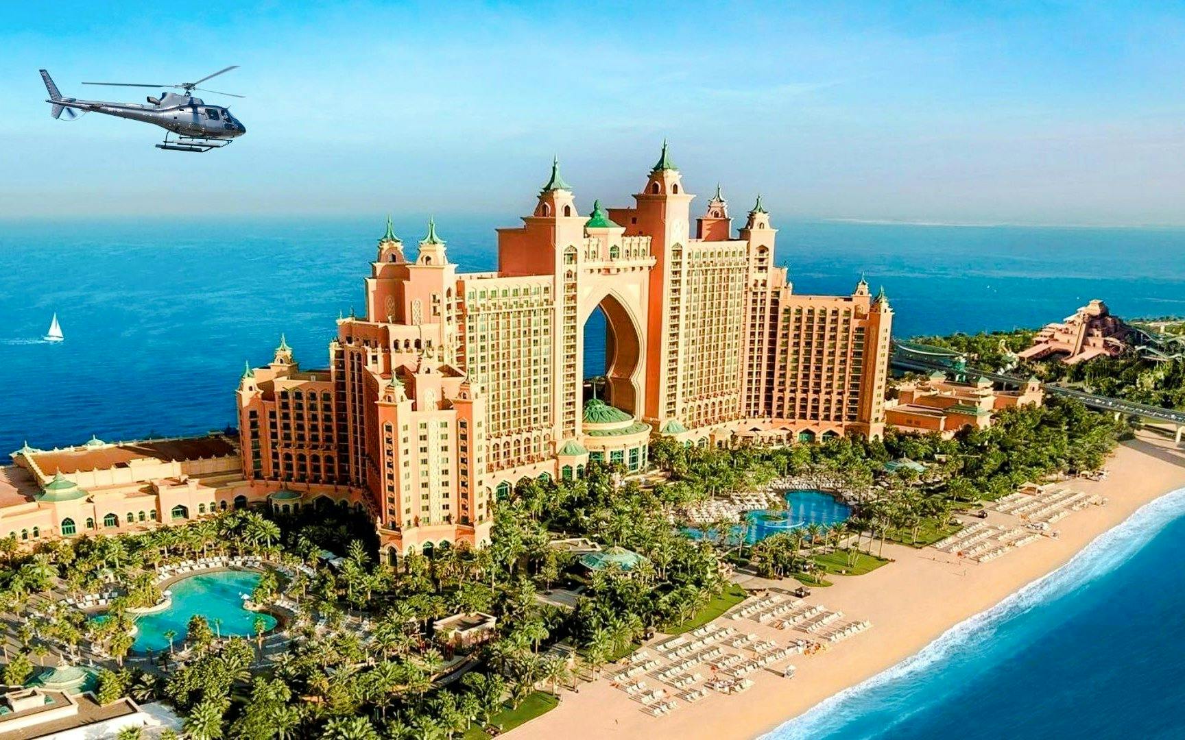 Private Dubai Helicopter Ride by Helidubai: 12 to 40 Minutes (Up to 5 Guests)