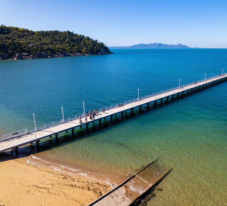 Magnetic Island: Guided Bus Tour with Morning Tea