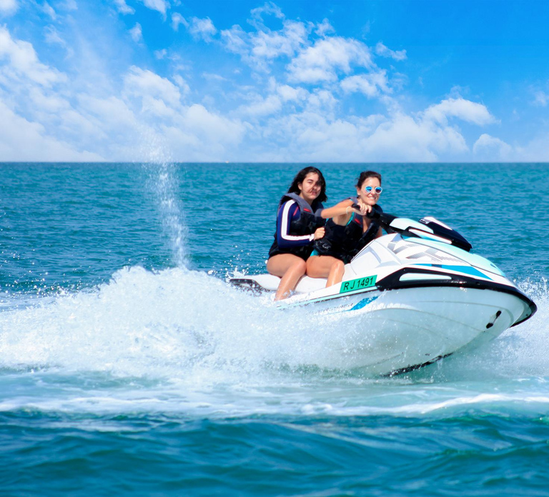Ras Al Khaimah: Al Hamra Beach Guided Jet Ski Tour