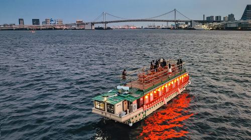 Tokyo Night Cruise on a Traditional Yakatabune Boat [Live Shamisen Performance + Sukiyaki Dinner + Beverage Vending Machine] Transport Passes