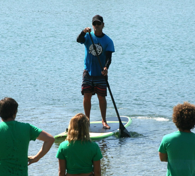Byron Bay: Stand-Up Paddleboarding Lesson + Transfer