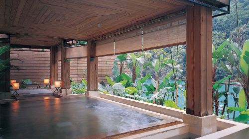 Fulaoduo Wulai Resort in New Taipei City – Scenic Hot Spring Room & Japanese-Style Public Bath