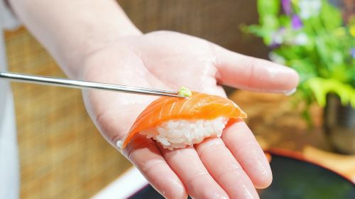 Tokyo Sushi Making Class in Tsukiji with Professional Chef
