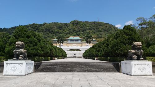 Taipei Classic Landmarks 1-Day Tour: Palace Museum, CKS Memorial Hall & Longshan Temple