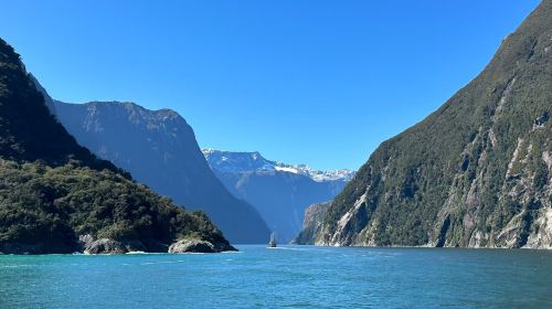 Queenstown Helicopter Round-Trip – Aerial Views of the Fjords – Southern Discoveries Cruise