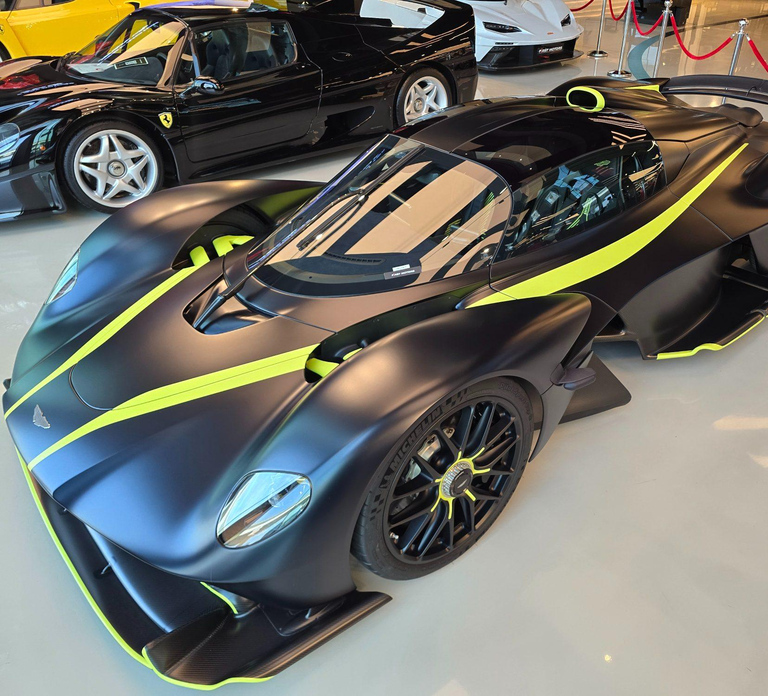 Dubai: Luxury Car Showroom Tour with Dubai Mall Drop-Off