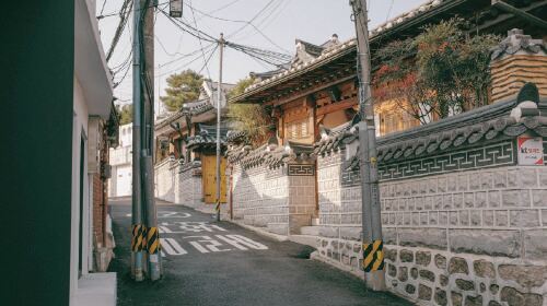 Seoul ancient capital stroll – Gyeongbokgung Palace & Bukchon Hanok Village immersive experience