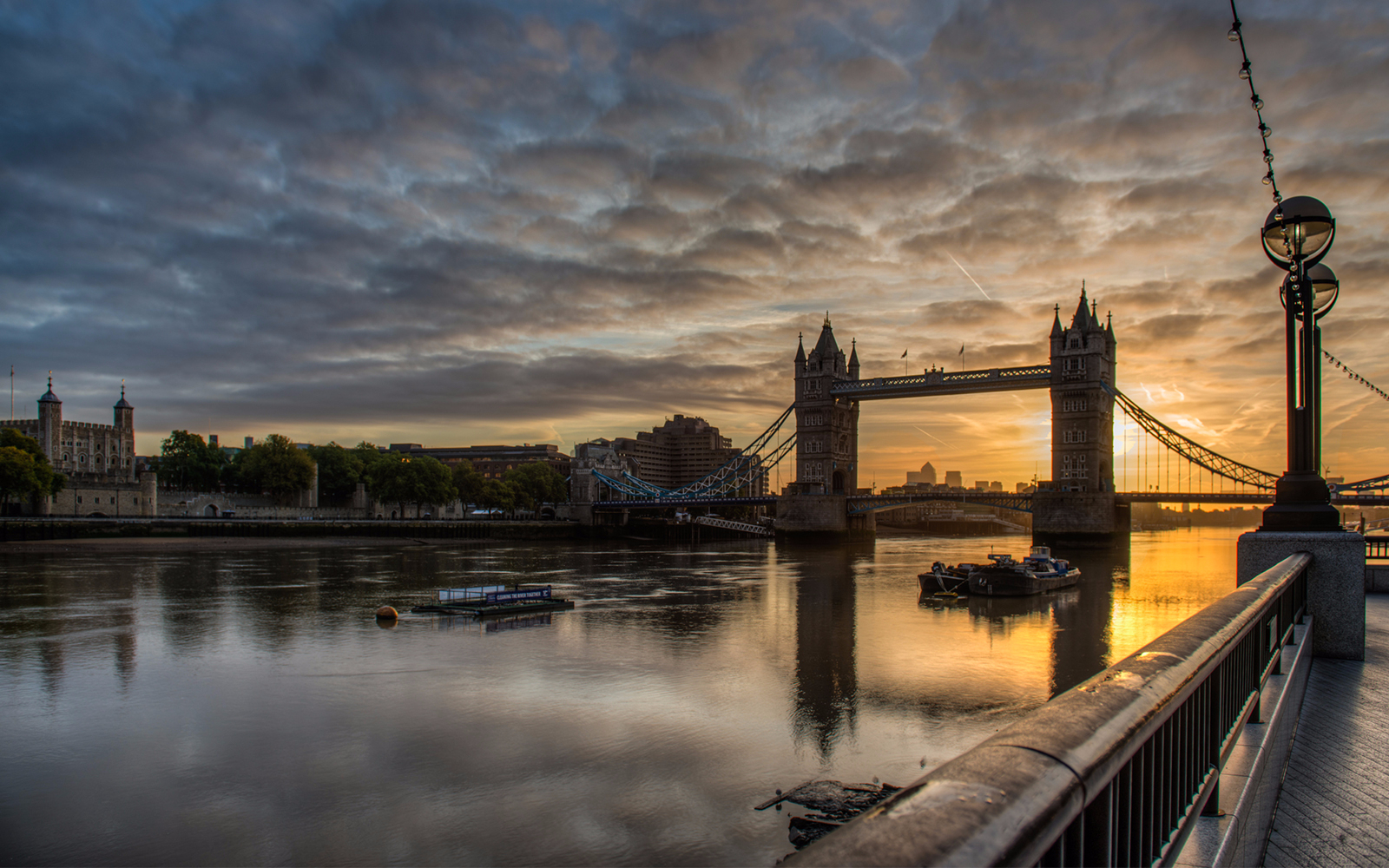 Experience London skyline 1
