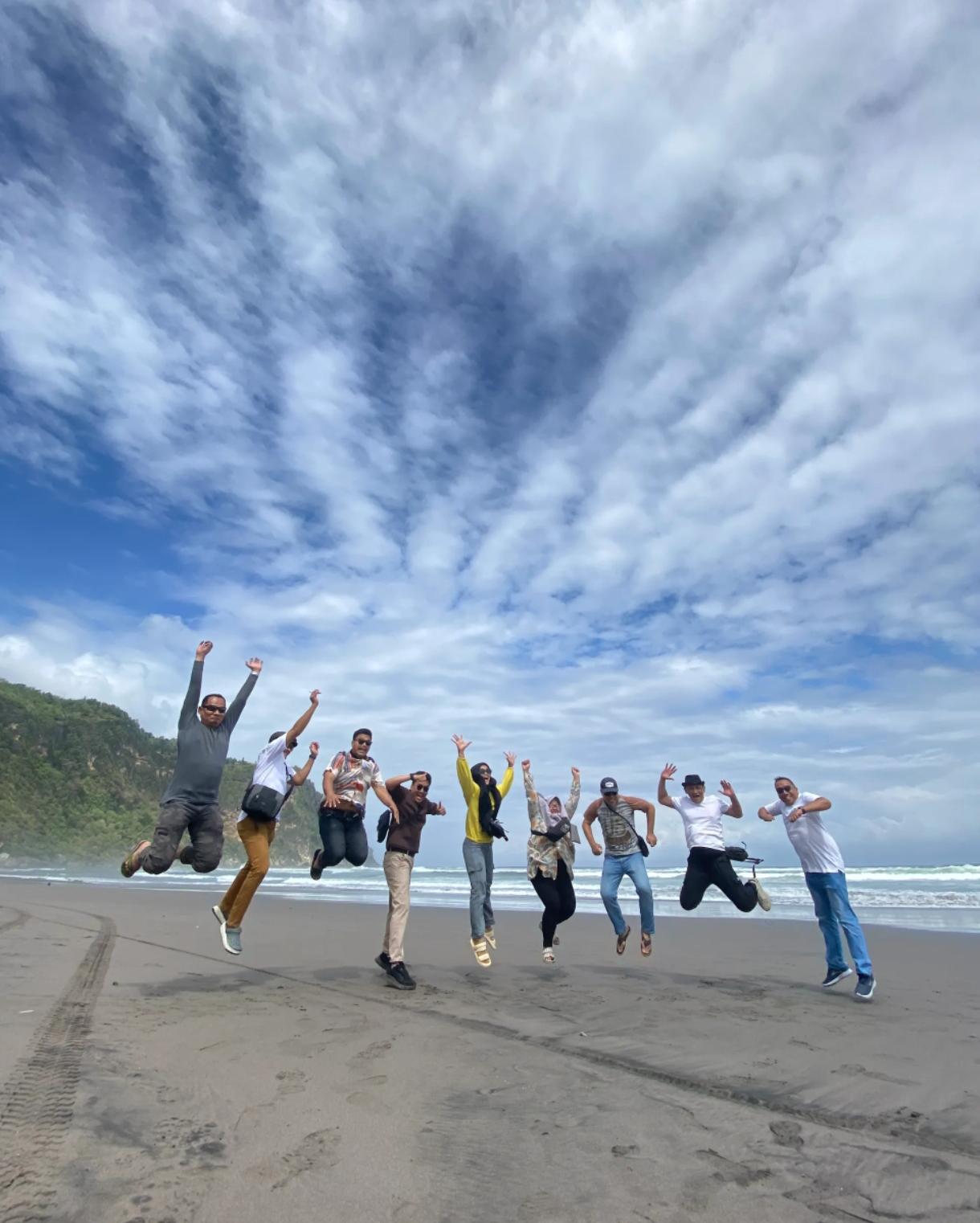 Jeep Gumuk Pasir Parangtritis by Sinjo Adventure