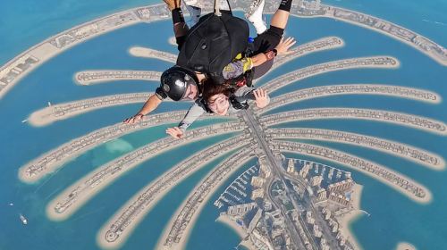 Skydiving from 4000 Meters Over Palm Jumeirah in Dubai