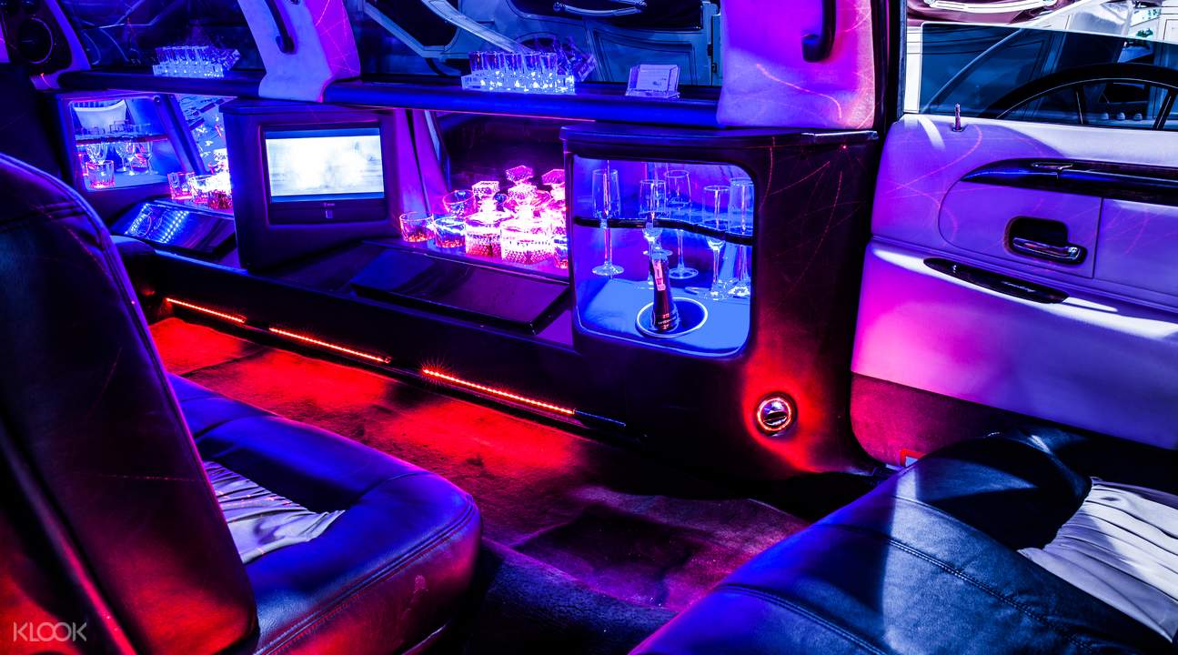 Private Stretch Limousine Transfers from Dubai International Airport (DXB) to Dubai