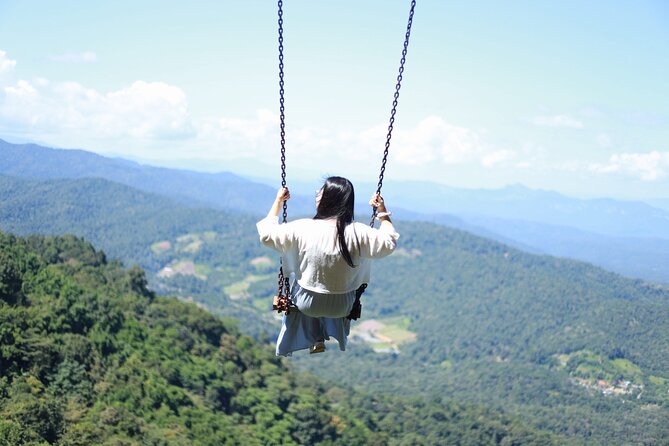 Join Tour Monjam + Elefin Farm + Cypress Lanes + Wat Pha Lat + Doi sutep