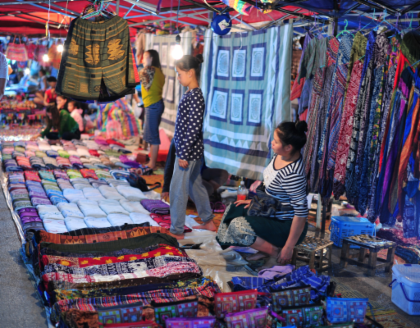 Luang Prabang: Evening Street Eats and Night Market Private Tour