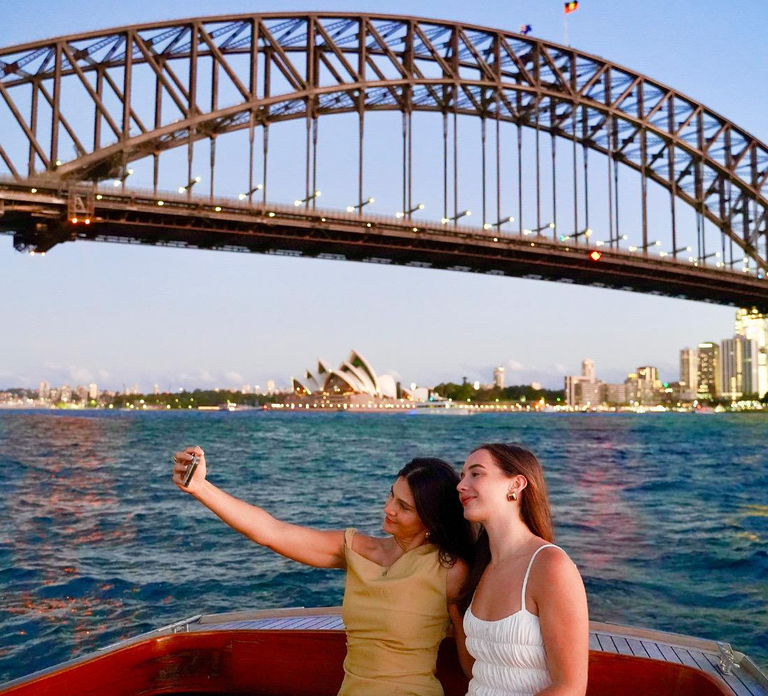 Sydney Harbour Iconic Sunset Selfies Tour