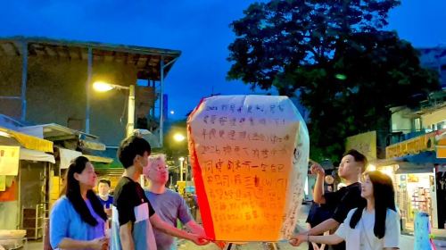New Taipei City | Pingxi Shifen Old Street Sky Lantern Blessing Experience | Auspicious Sky Lantern