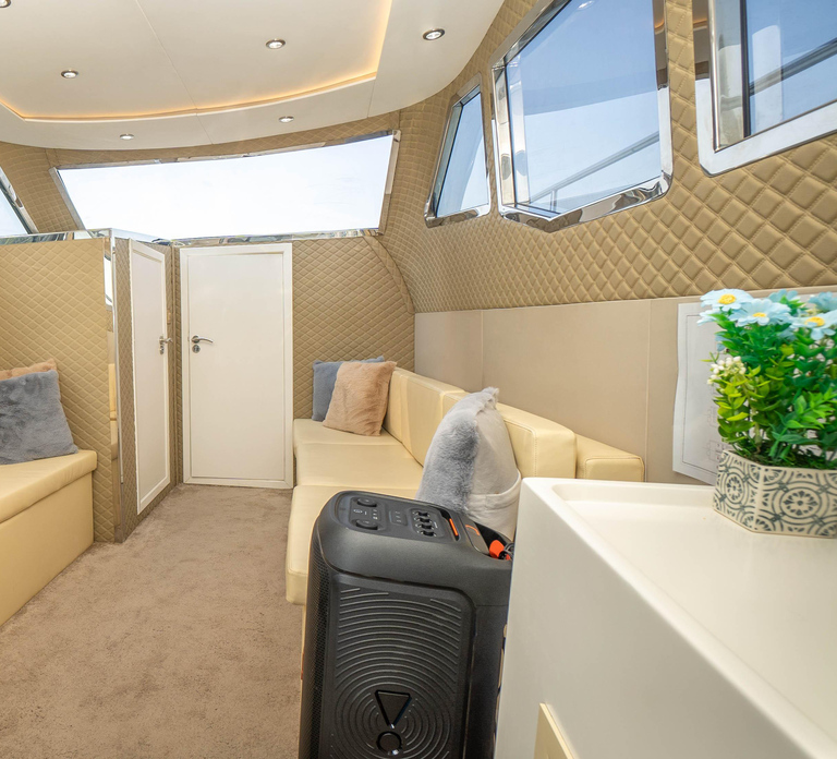Dubai : Exclusive Yacht Charter in Dubai upto 12 guests