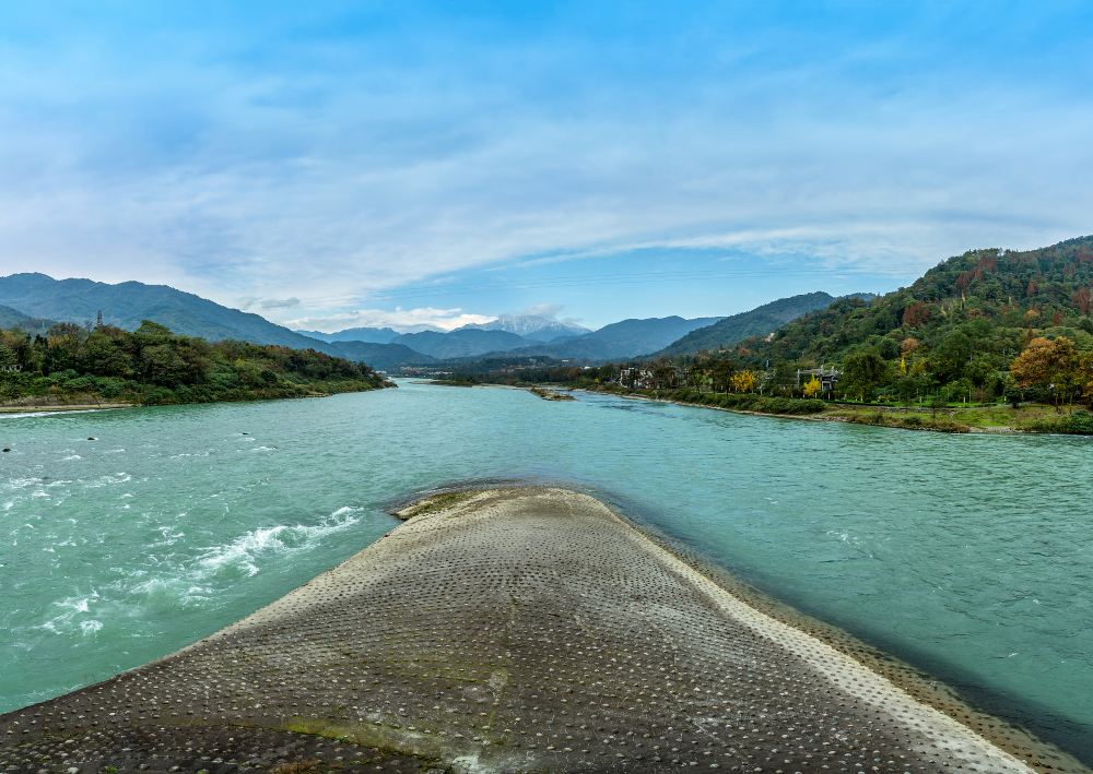 1-Day Tour: Dujiangyan and Qingcheng Mountain in SiChuan With Blue Tears Option