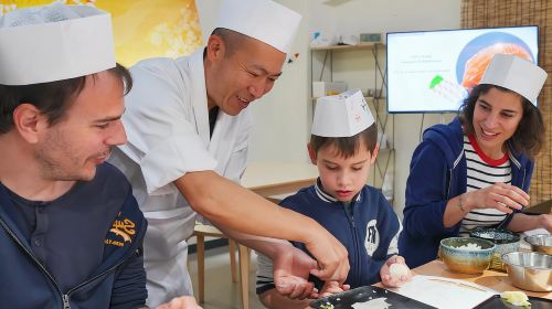 Tokyo Sushi Making Class in Tsukiji with Professional Chef