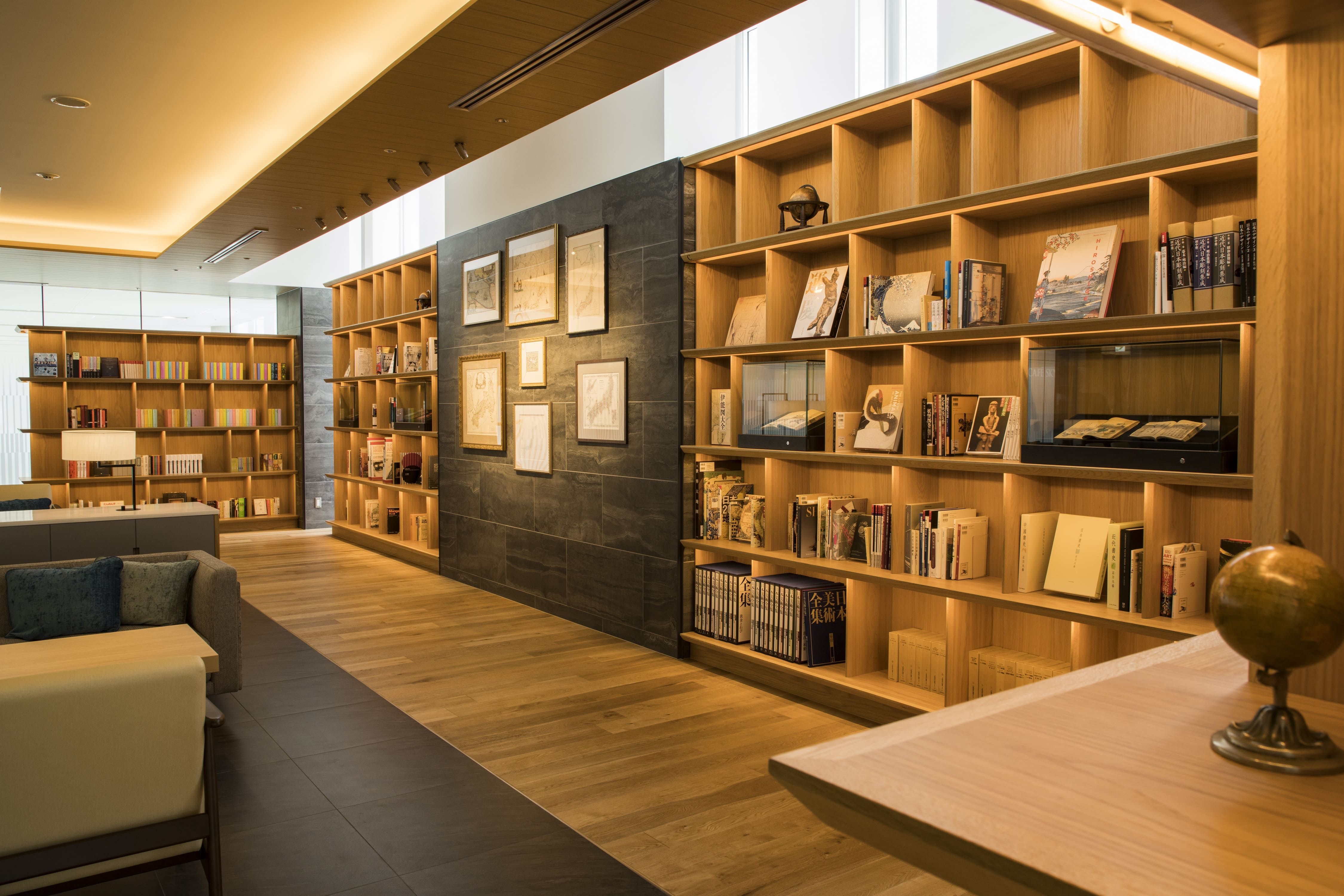 CAFÉ SKY LIBRARY New Chitose Airport