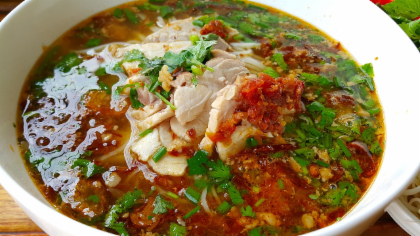 Luang Prabang: Evening Street Eats and Night Market Private Tour