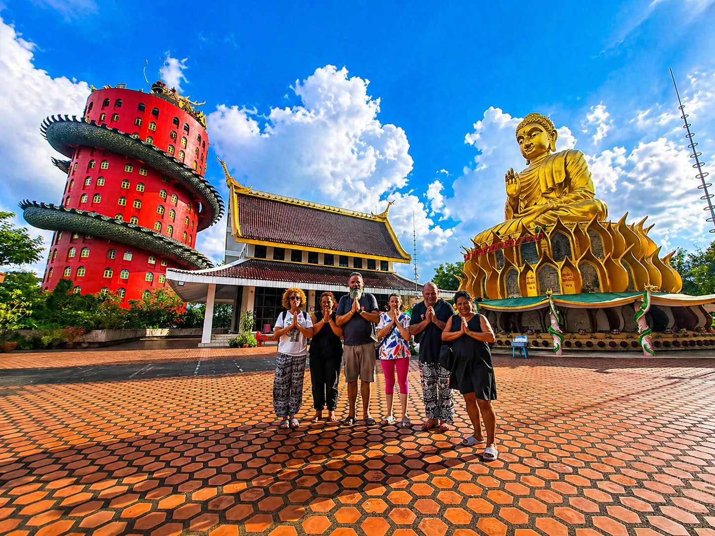 ๋Join Tour Bangkok: Floating Market, Maeklong Train Market & Dragon Temple include share transfer