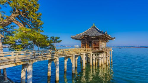 one-day tour of Lake Biwa Observation Deck, Shirahige Shrine, Mangetsu-ji Temple and Omi-Hachiman Day Tours