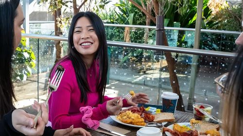 WILD LIFE Sydney: Breakfast with the Koalas