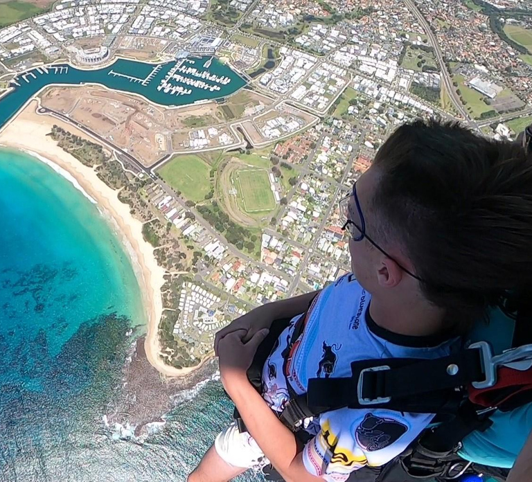 Sydney, Shellharbour: 15,000ft Tandem Beach Skydive
